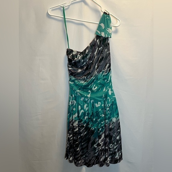 ⭐️ NINE WEST ~ Green & Gray One Shoulder Party Cocktail Dress- size 2 - Picture 11 of 12